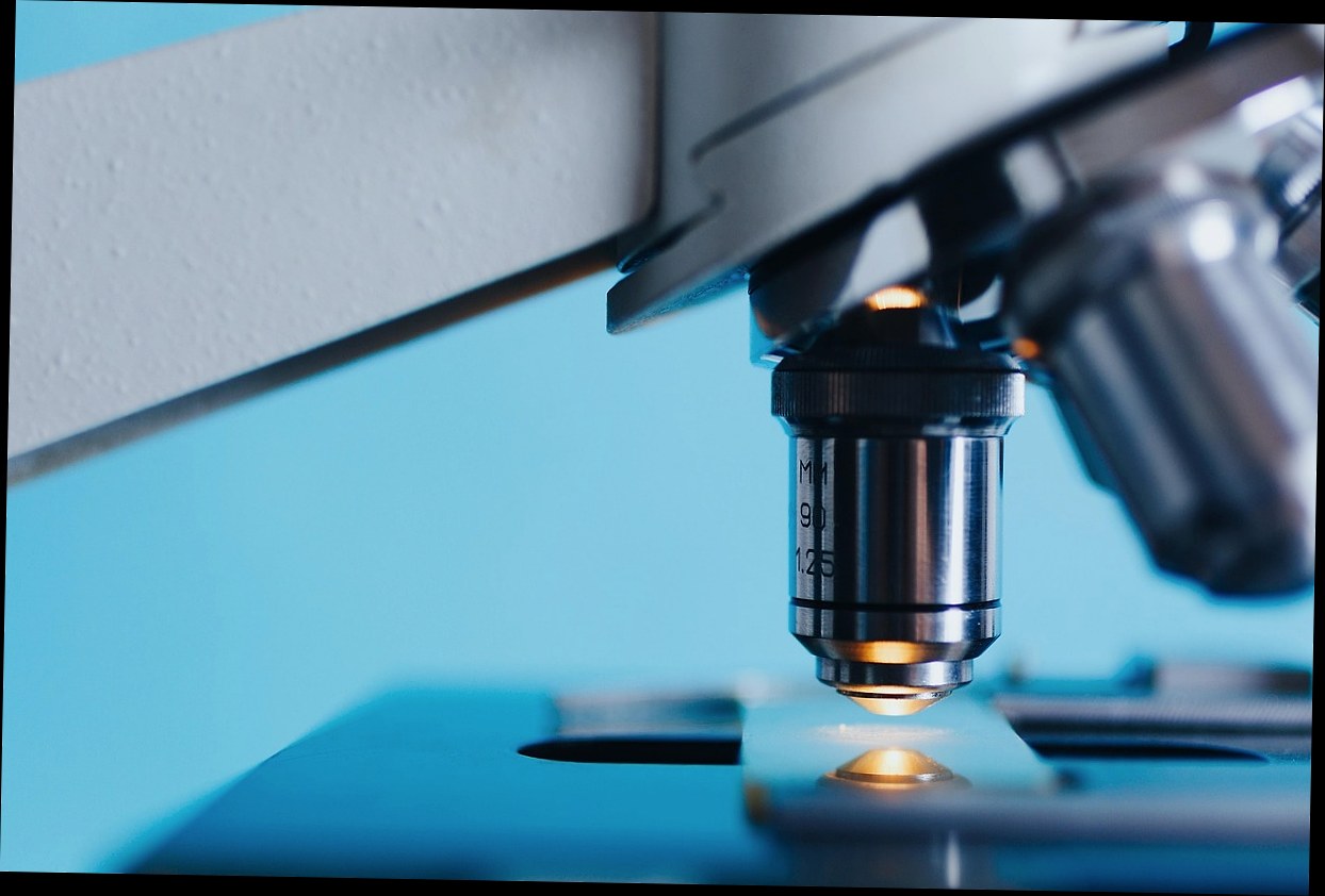 How to Choose the Right Data Strategy: Manual Tracking vs Analitik Klinik Kecantikan